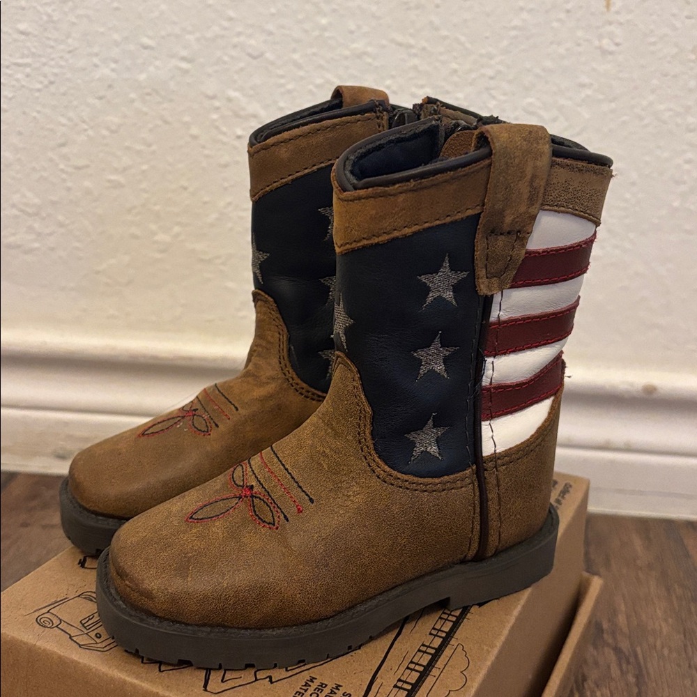 Cody James Brown Cowboy Boots with Stars and Stripes